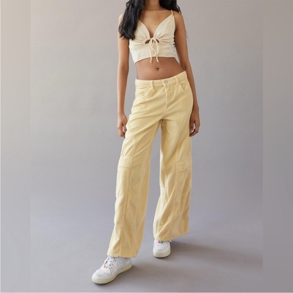 Urban Outfitters BDG Yellow Low Rise
Corduroy Skater Pants Size 28 - Picture 1 of 7